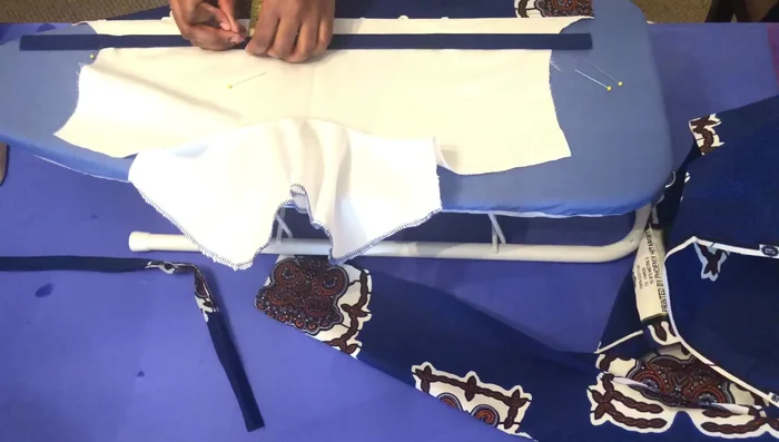 Join the right shoulders of the back pieces, leaving the left side for the zipper.