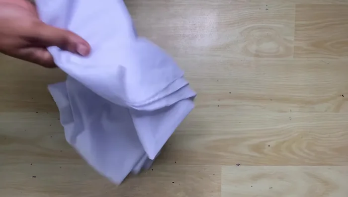 Cutting fabric: Cut out pattern pieces from crepe, cotton lining, and interfacing, adding a 1 cm seam allowance.