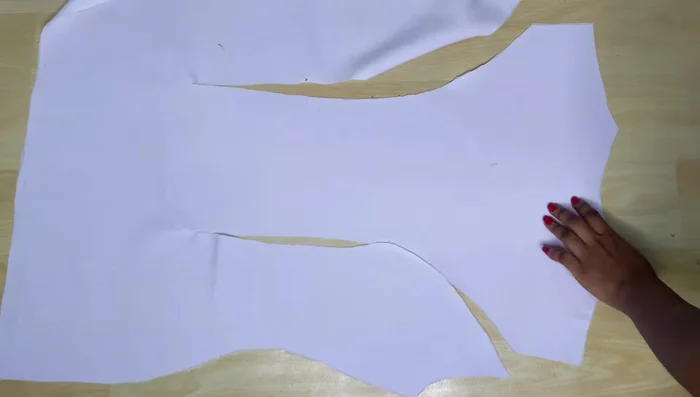 Sewing the back piece: Transfer and sew the DT lines on both main and lining back pieces. Sew the neckline and bottom of the front and back pieces using lining pieces.