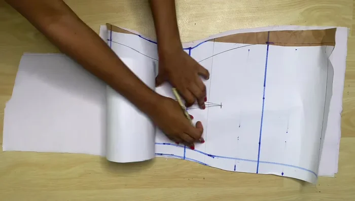 Sewing the back piece: Transfer and sew the DT lines on both main and lining back pieces. Sew the neckline and bottom of the front and back pieces using lining pieces.