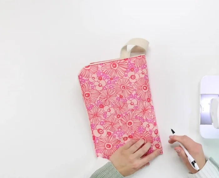 Assemble the bag: Attach exterior and interior pieces to the gussets.