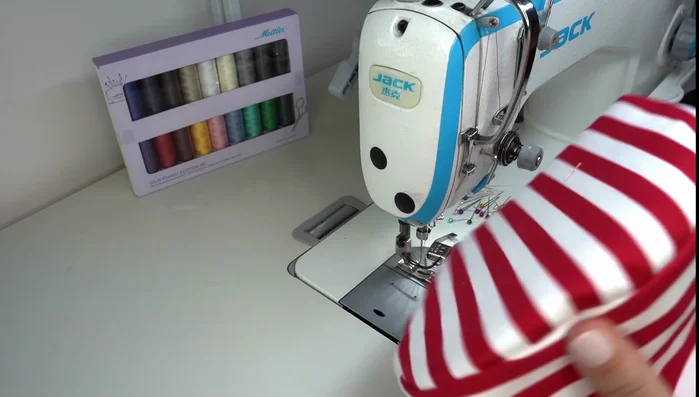 Turn the crown inside out and press.