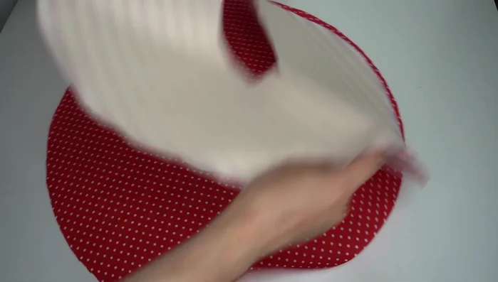 Create additional seams around the brim, spaced 1.5cm apart.