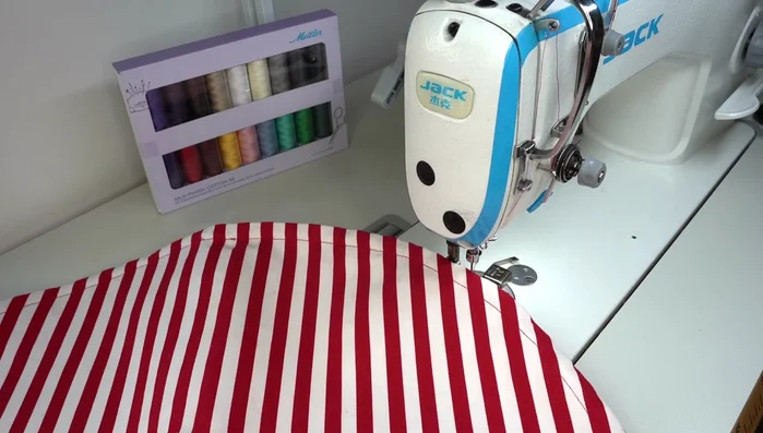 Create additional seams around the brim, spaced 1.5cm apart.