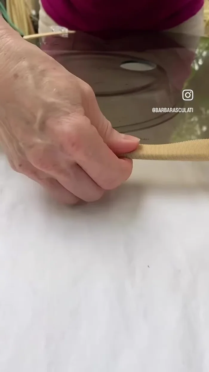 Allow the ribbon to dry completely on the glass disc.