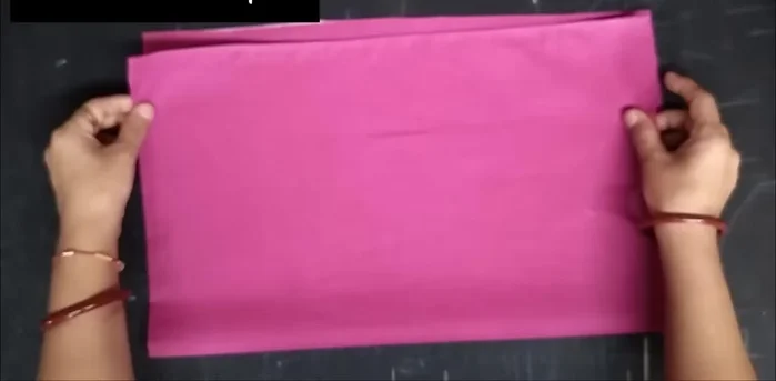 Prepare the fabric and lining. Fold the lining and press it well.