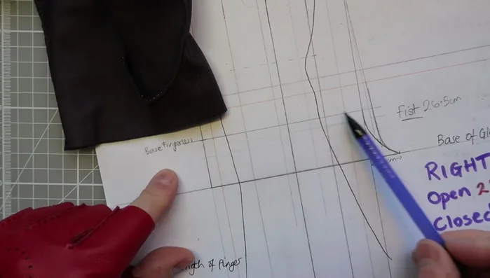 Draw another line to shorten the glove to your desired length.