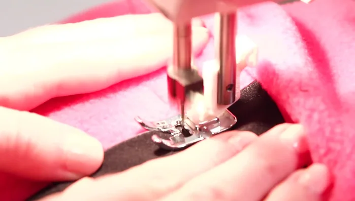 Sew all the watermelon parts together. Sew the different parts together carefully (or use fabric glue if preferred).