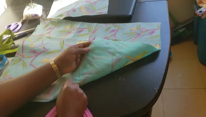 Cut out lining fabric (optional) using the same measurements as the main fabric.