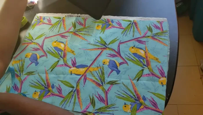 Cut out lining fabric (optional) using the same measurements as the main fabric.