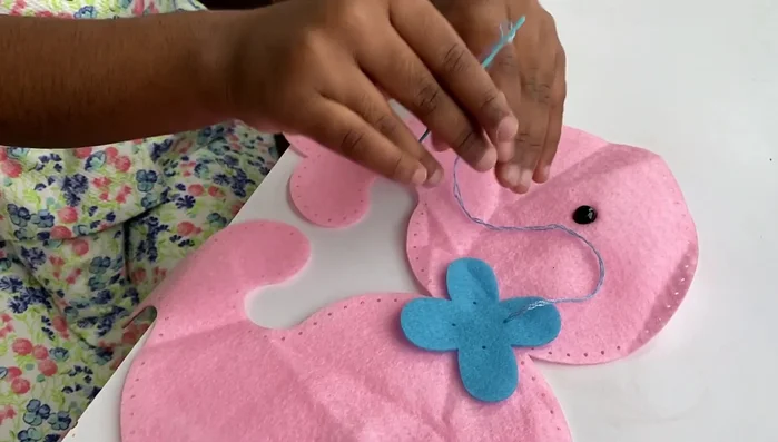 Tie a knot: Tie a knot at the end of the thread.