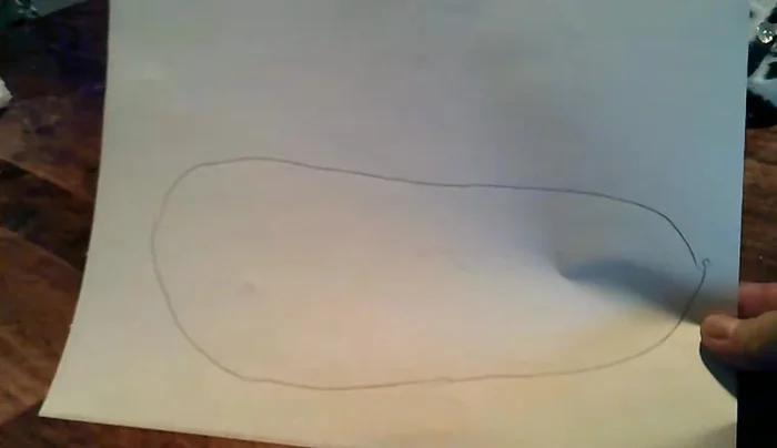 Cut out the traced foot shape.