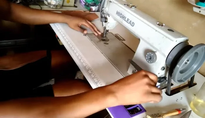 Stitch the edges of the lining and upper together.