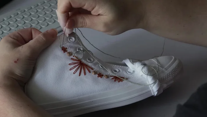 Stitch smaller leaves using straight stitches.