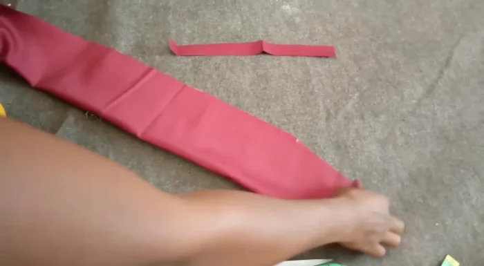 Turn both the main headband and elastic casing to the right side, press them.