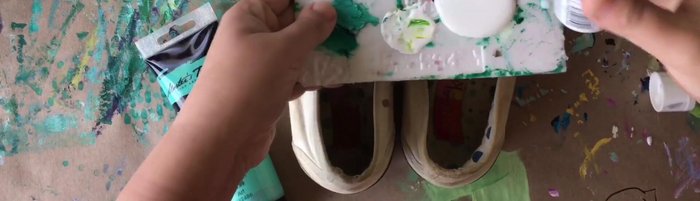 Mix fabric medium and acrylic paint on the palette.