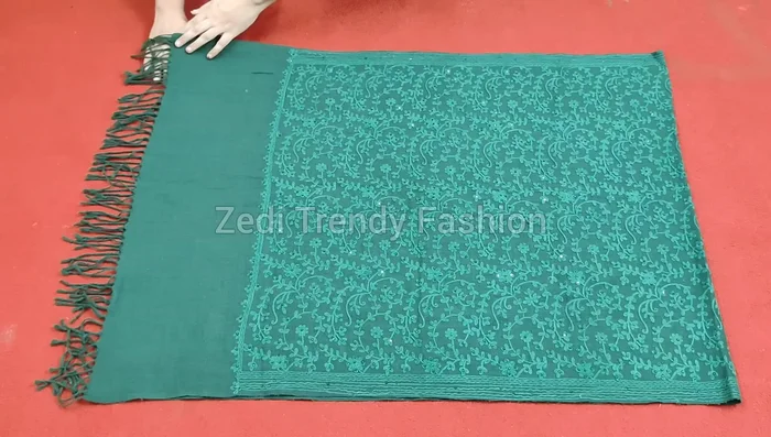 Double the shawl with the right side facing outwards.