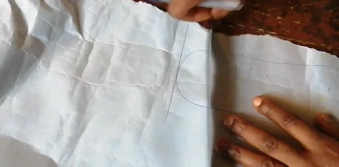 Adjust the width by placing the initial pattern and tilting it outwards to increase the size as needed. Maintain the same length while widening the shape.