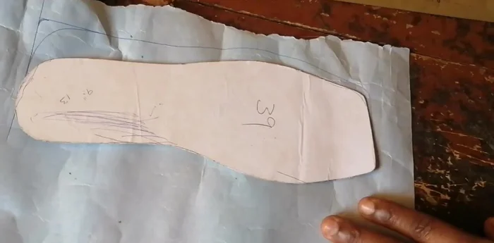 Adjust the width by placing the initial pattern and tilting it outwards to increase the size as needed. Maintain the same length while widening the shape.